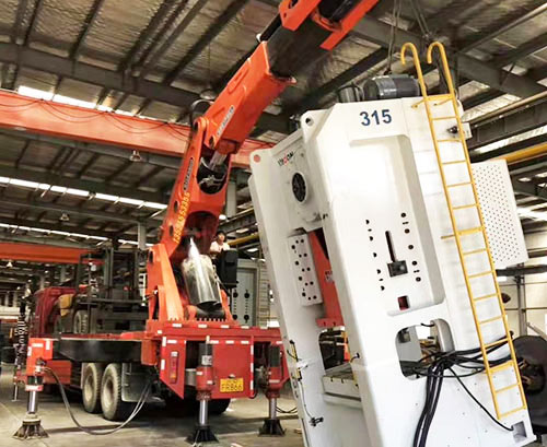 兴宁附近随车吊出租，轻松解决运输难题